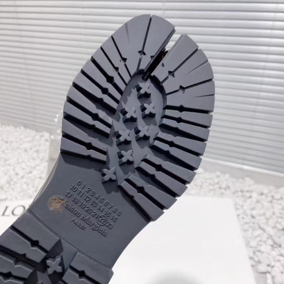 Loewe Glossy Black Women's Oxford Shoes - Picture 9 of 9